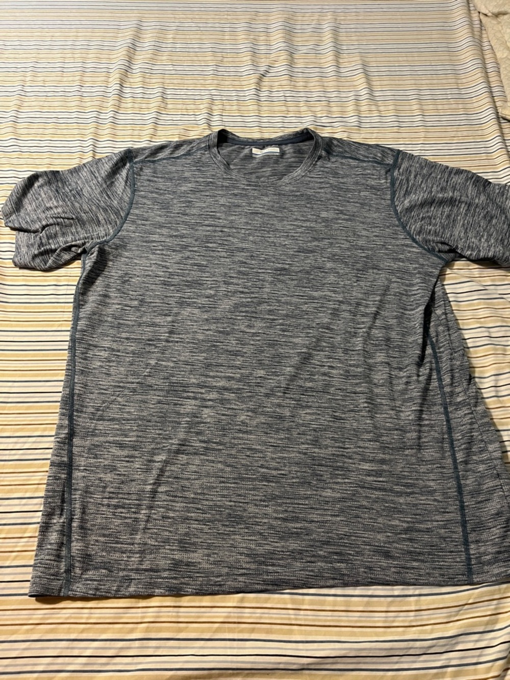 Columbia Men's Short-Sleeve Heathered Crew - Charcoal Gray